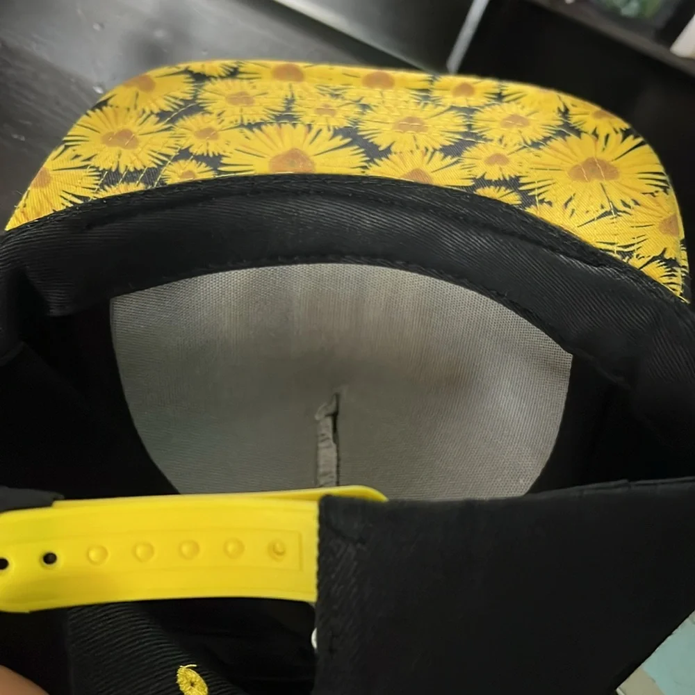 EDC Insomniac Electric Daisy Carnival Snapback Hat Cap Rare Yellow Heart Sunflow - Picture 5 of 6